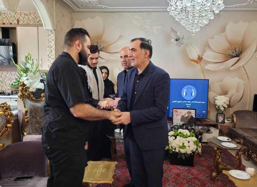 دیدار رییس بنیاد شهید و امور ایثارگران با خانواده‌های شهیدان رحیمی،وفایی و قربان‌نژاد