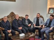 دیدار معاون فرهنگی و آموزشی بنیاد شهید با خانواده‌های شهدا در کاشان