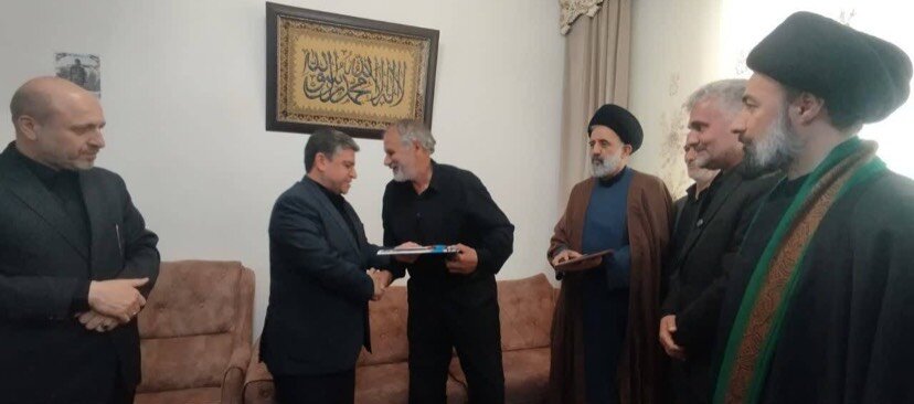 دیدار نماینده ولی فقیه در بنیاد شهید و امور ایثارگران با خانواده شهدای جنگ رمضان در اردبیل