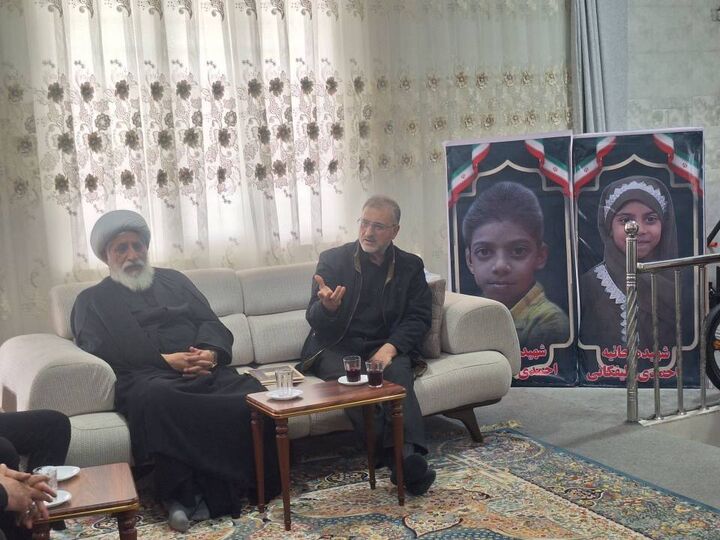 معاون فرهنگی بنیاد شهید میهمان خانواده شهدای دانش‌آموز میناب