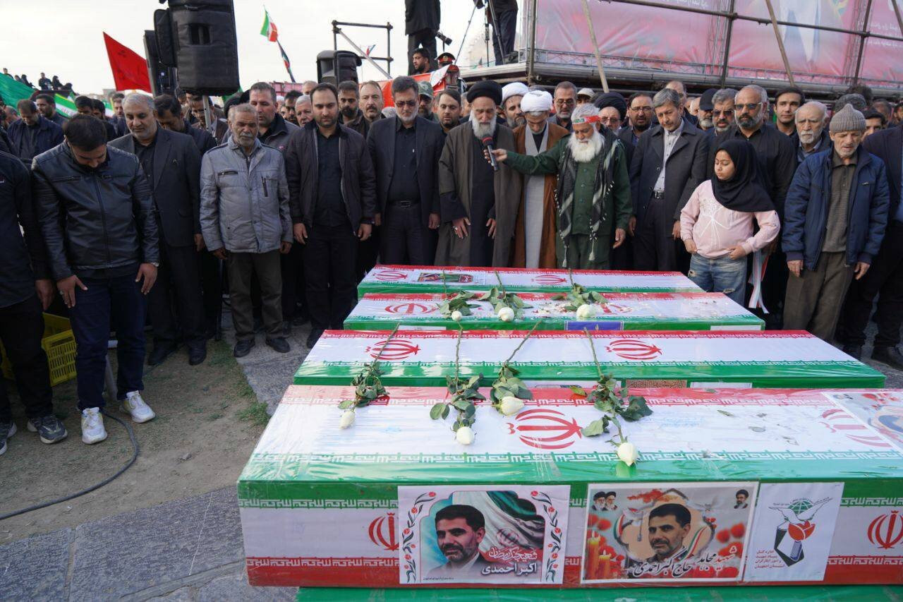 برگزاری مراسم تشییع شهدا جنگ رمضان در اصفهان