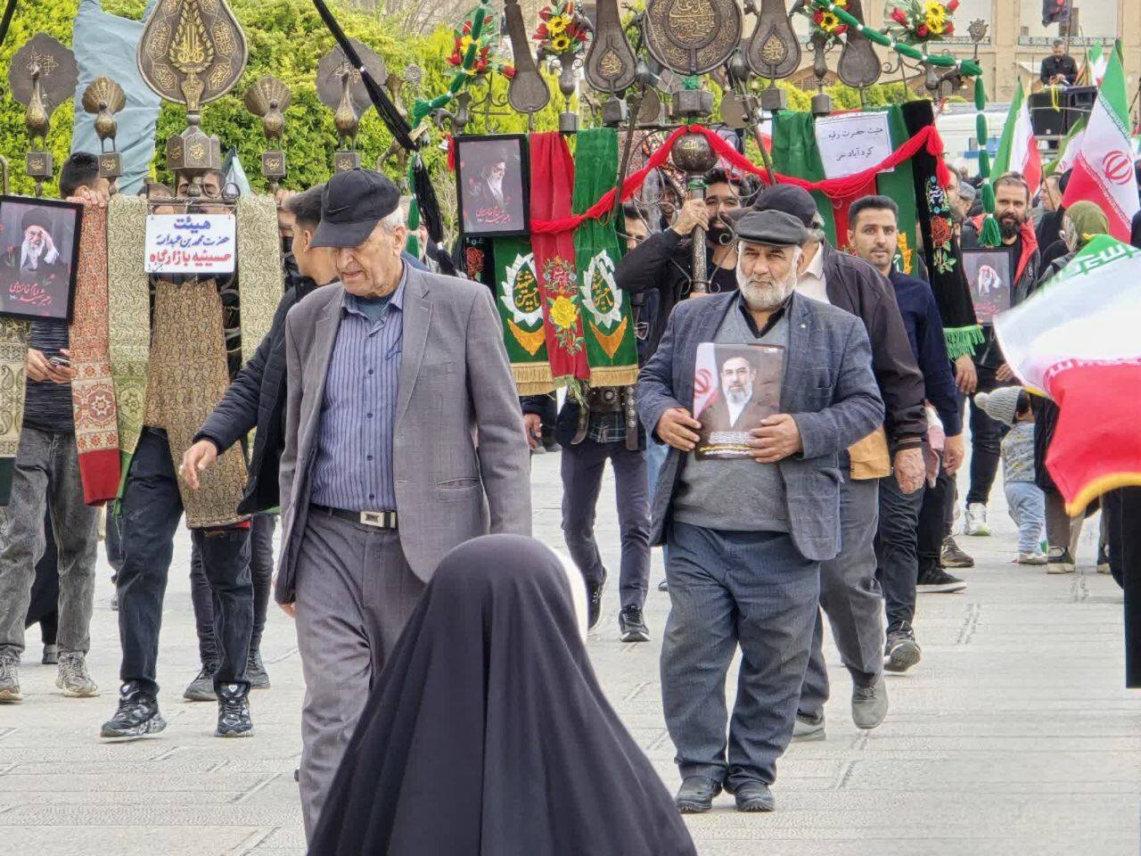 میعادگاهِ حماسه؛ تشییعِ لالههای سرخ در چهلمین روزِ فراق رهبر شهید