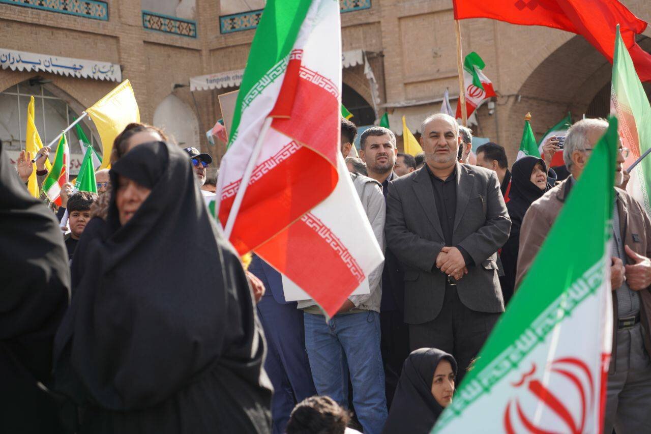 میعادگاهِ حماسه؛ تشییعِ لاله‌های سرخ در چهلمین روزِ فراق رهبر شهید