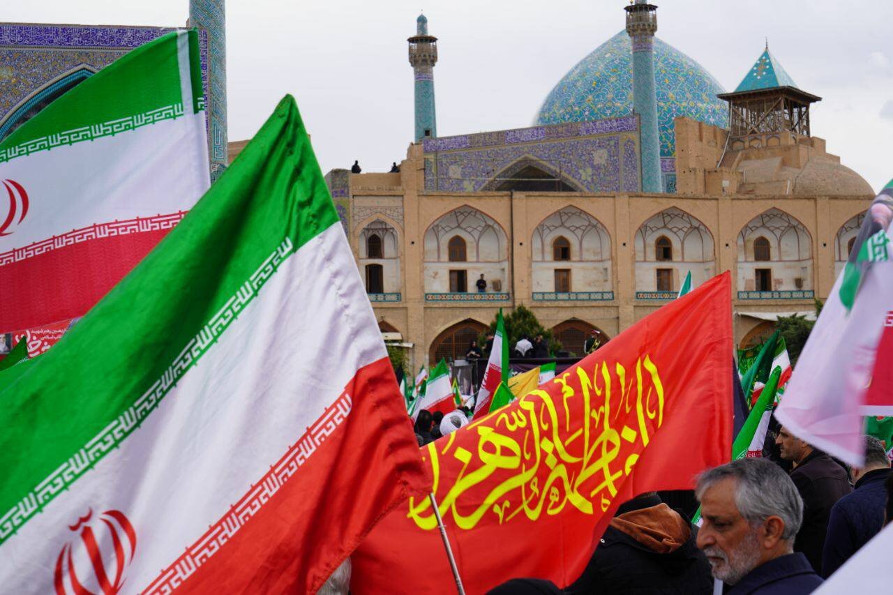 میعادگاهِ حماسه؛ تشییعِ لاله‌های سرخ در چهلمین روزِ فراق رهبر شهید