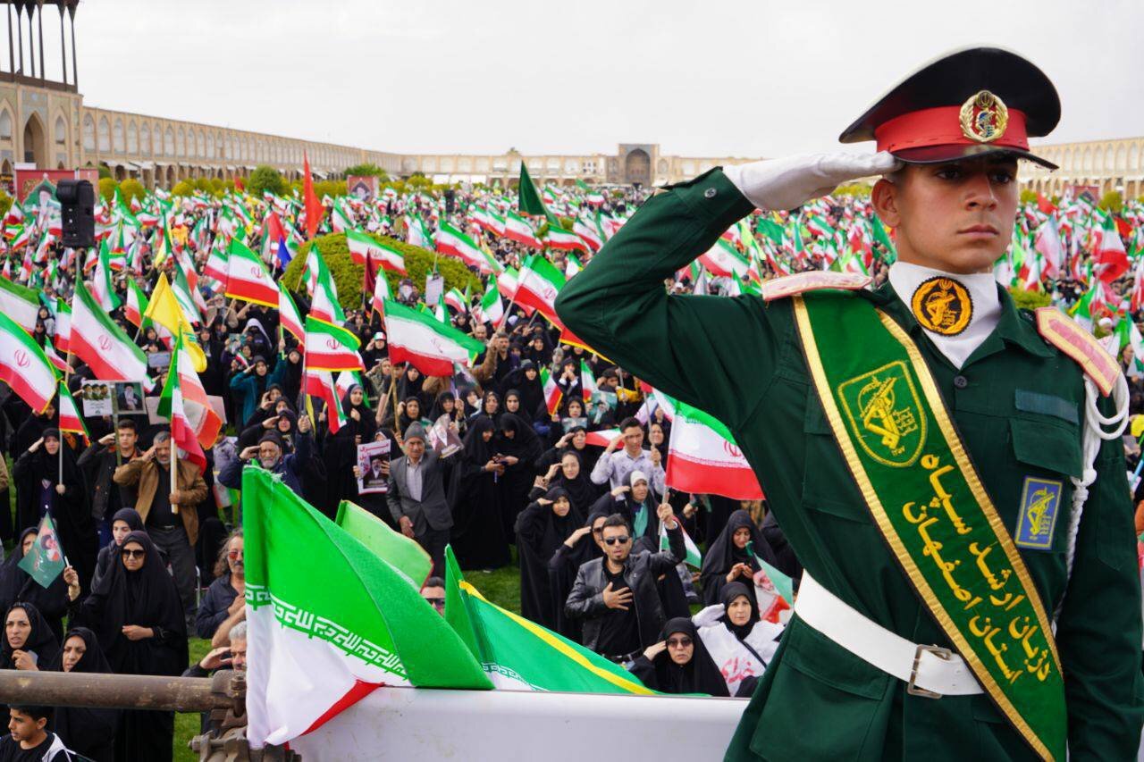 میعادگاهِ حماسه؛ تشییعِ لاله‌های سرخ در چهلمین روزِ فراق رهبر شهید