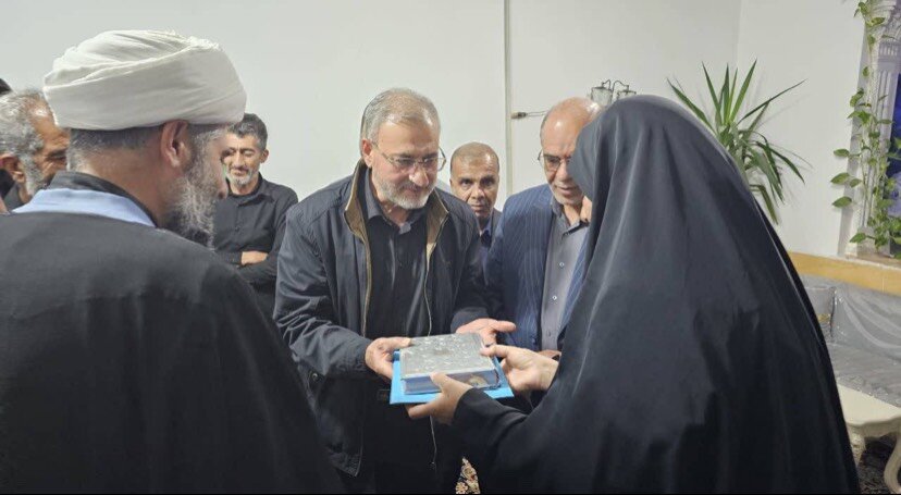 دیدار با خانواده‌های شهیدان والامقام ناو دنا در نوبندگان فسا