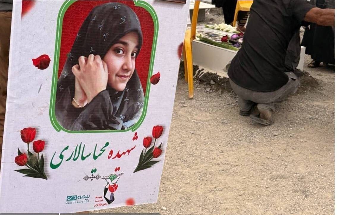 نصب تمثال شهدای مدرسه شجره طیبه میناب در گلزار شهدای این شهر با اقدام‌ بنیاد شهید و بیمه دی&nbsp;