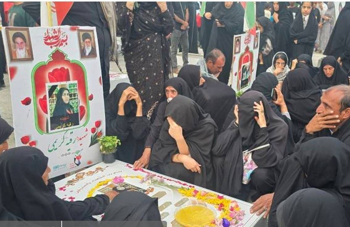 نصب تمثال شهدای مدرسه شجره طیبه میناب در گلزار شهدای این شهر با اقدام‌ بنیاد شهید و بیمه دی&nbsp;