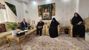 دیدار معاون بهداشت و درمان بنیاد شهید با خانواده شهدای جنگ