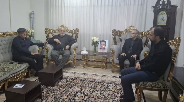 دیدار معاون استاندار خوزستان با خانواده شهید صنعت پتروشیمی