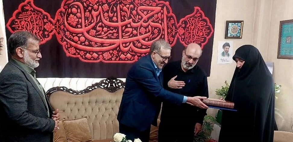 دیدار معاون حقوقی و امور مجلس بنیاد شهید با خانواده شهیدان سردار محمد سرلک و امیرحسین فرخه