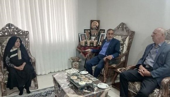 دیدار مدیرکل بنیاد شهید استان کرمان با خانواده شهیدان فدایی و زنگی‌آبادی