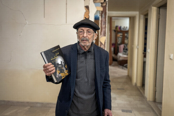 خانه برادر عبدالحسین زرین‌کوب در حملات دشمن تخریب شد
