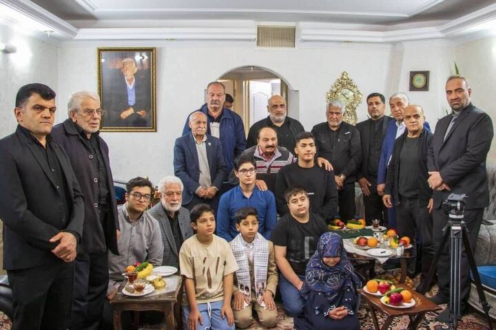 تجلیل از خانواده شهید کشتی‌گیر مصطفی حبیبی با حضور چهره‌های برجسته کشتی