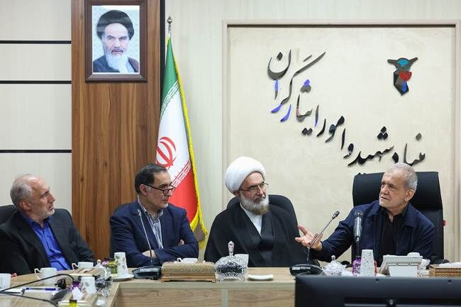 پزشکیان: حمایت از خانواده شهدا و ایثارگران به‌عنوان یک اولویت دائمی در دستور کار باقی بماند