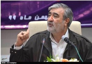 عزیزی: ترامپ رویاهایش را به جای واقعیت بیان می‌کند