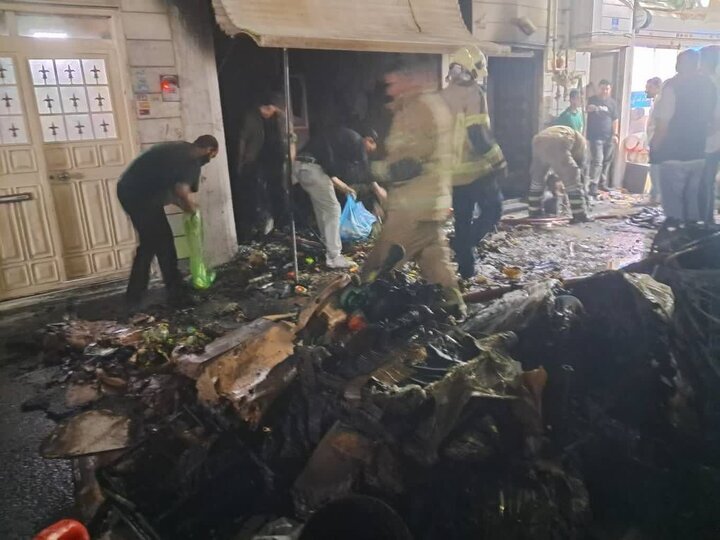 نجات دو محبوس در آتش‌سوزی ساختمان مسکونی در عبدل‌آباد