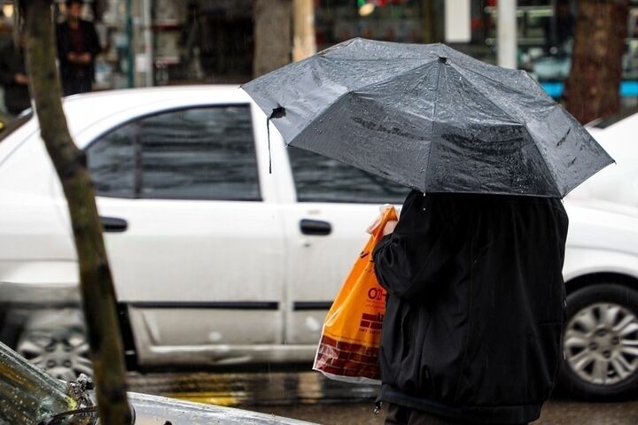 بارش باران در جاده‌های ۱۵ استان