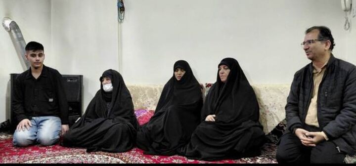 رئیس قرارگاه جنگ رمضان با خانواده شهیدان مولایی و رجبی دیدار کرد