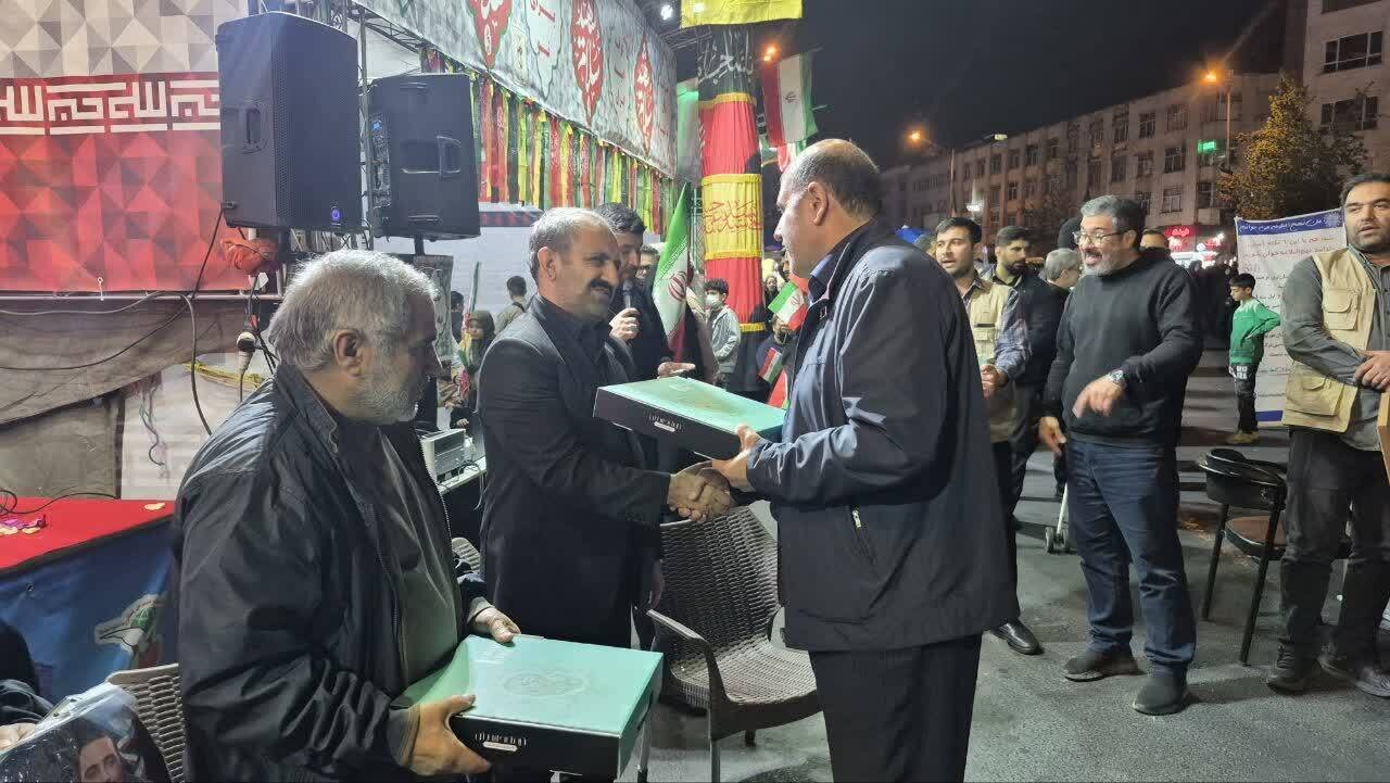 تقدیر از خانواده شهدا در موکب سلام شهید