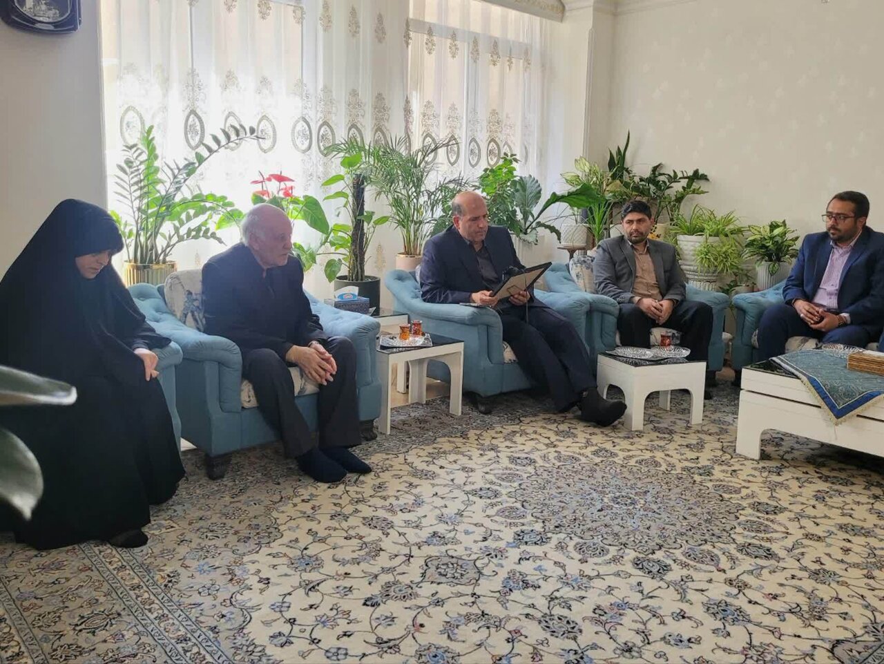 دیدار رضایی با خانواده شهدای جنگ تحمیلی سوم