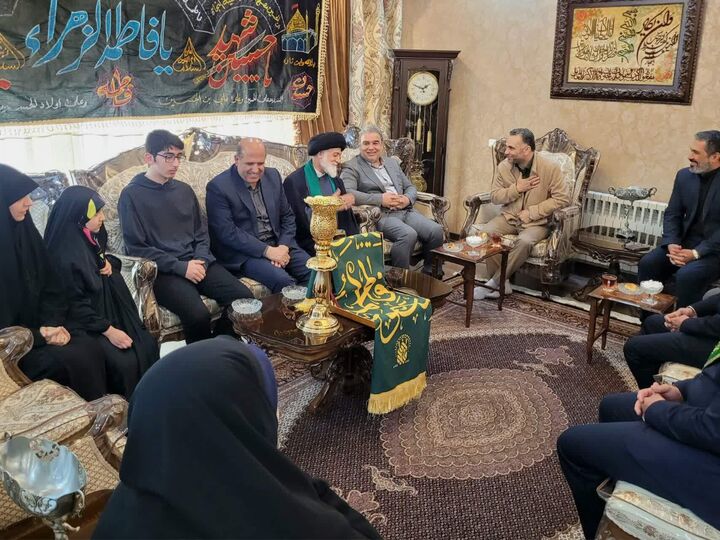 تجلیل از دختران شهیدان خاکسار و دمیرچی