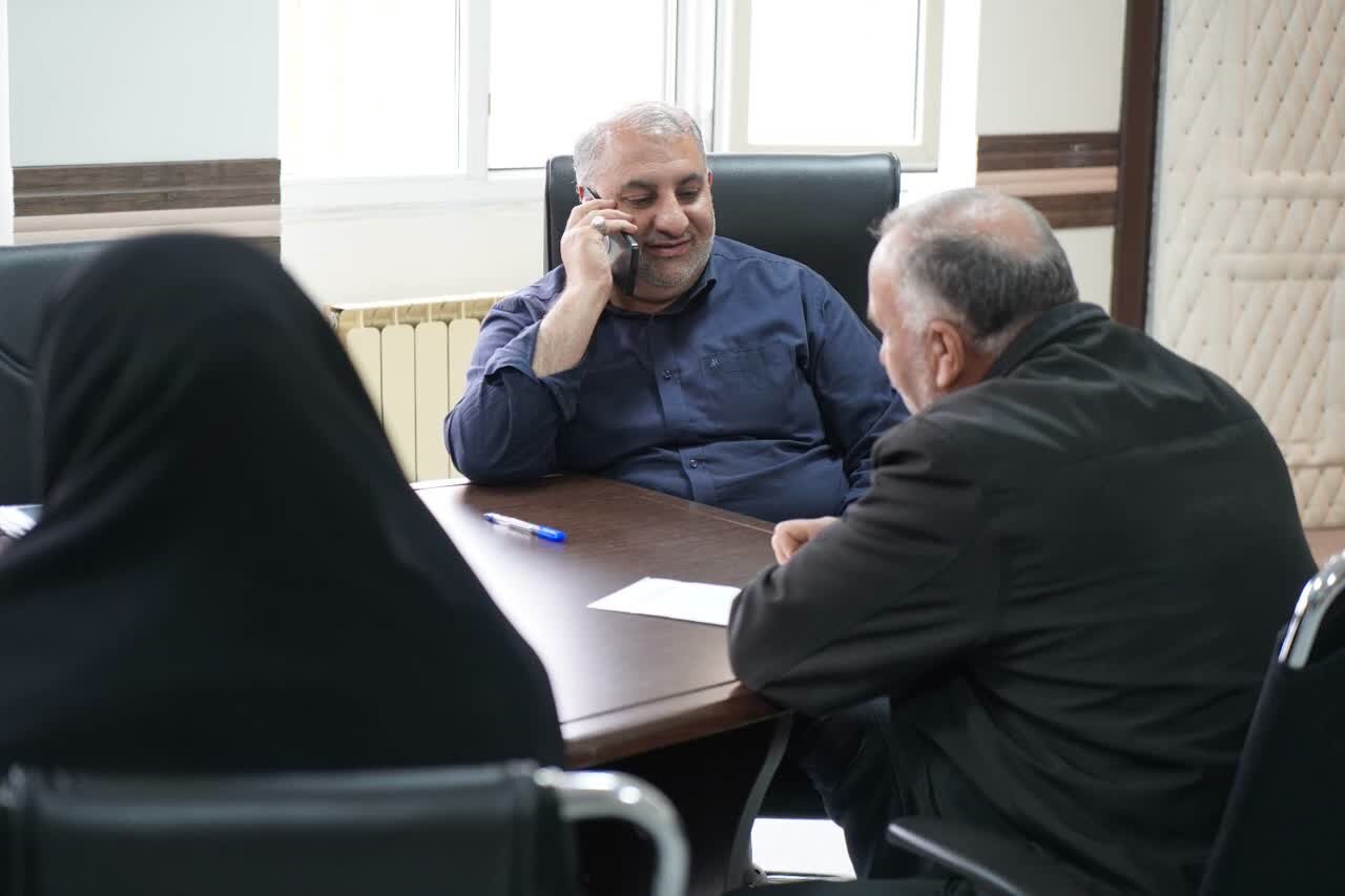 نشست هفتگی سرپرست بنیاد شهید اصفهان با خانواده‌های شهدا و جانبازان