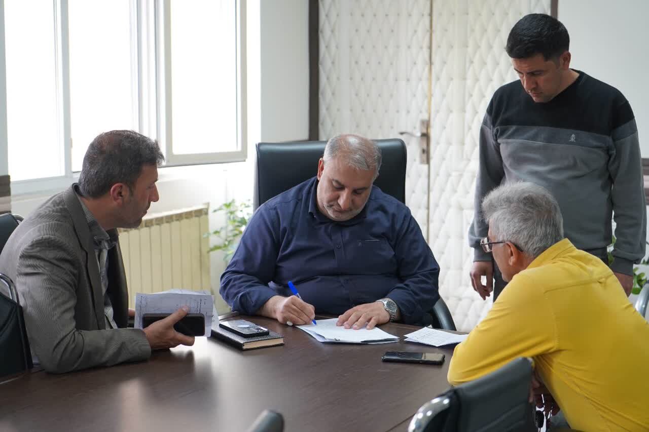 نشست هفتگی سرپرست بنیاد شهید اصفهان با خانوادههای شهدا و جانبازان