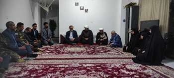 دیدار مدیرکل بنیاد سیستان و بلوچستان با خانواده شهید ناو دنا در زاهدان