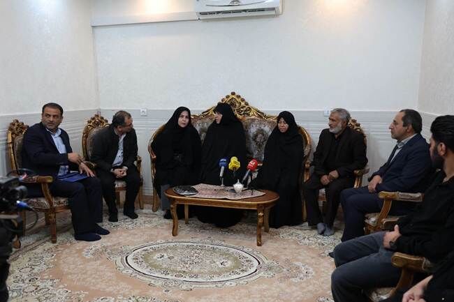 دیدار معاون تعاون و امور اجتماعی بنیاد شهید با خانواده شهیدان محتشم در قرچک