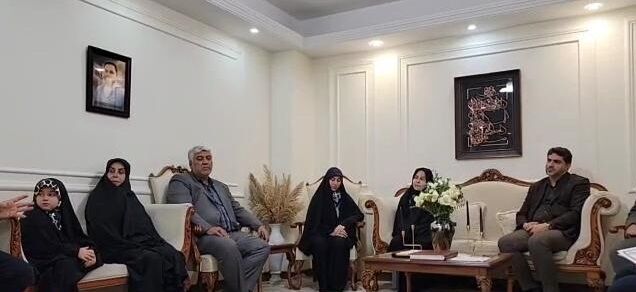 دیدار سرپرست اداره کل امور مجلس و لوایح دولت در بنیاد شهید با ۳ خانواده شهید جنگ رمضان