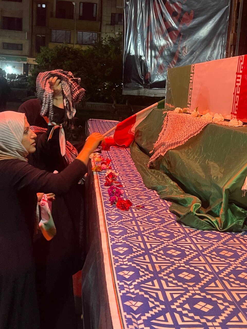 برگزاری مراسم تجمع مردمی تشکل‌های شاهد و ایثارگر در میدان بهارستان تهران