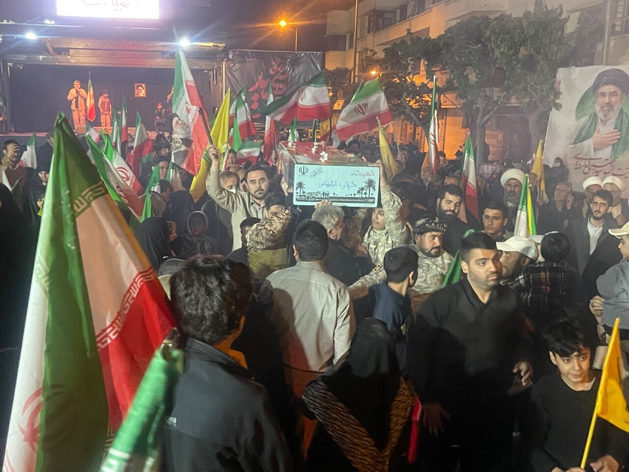 برگزاری مراسم تجمع مردمی تشکل‌های شاهد و ایثارگر در میدان بهارستان تهران