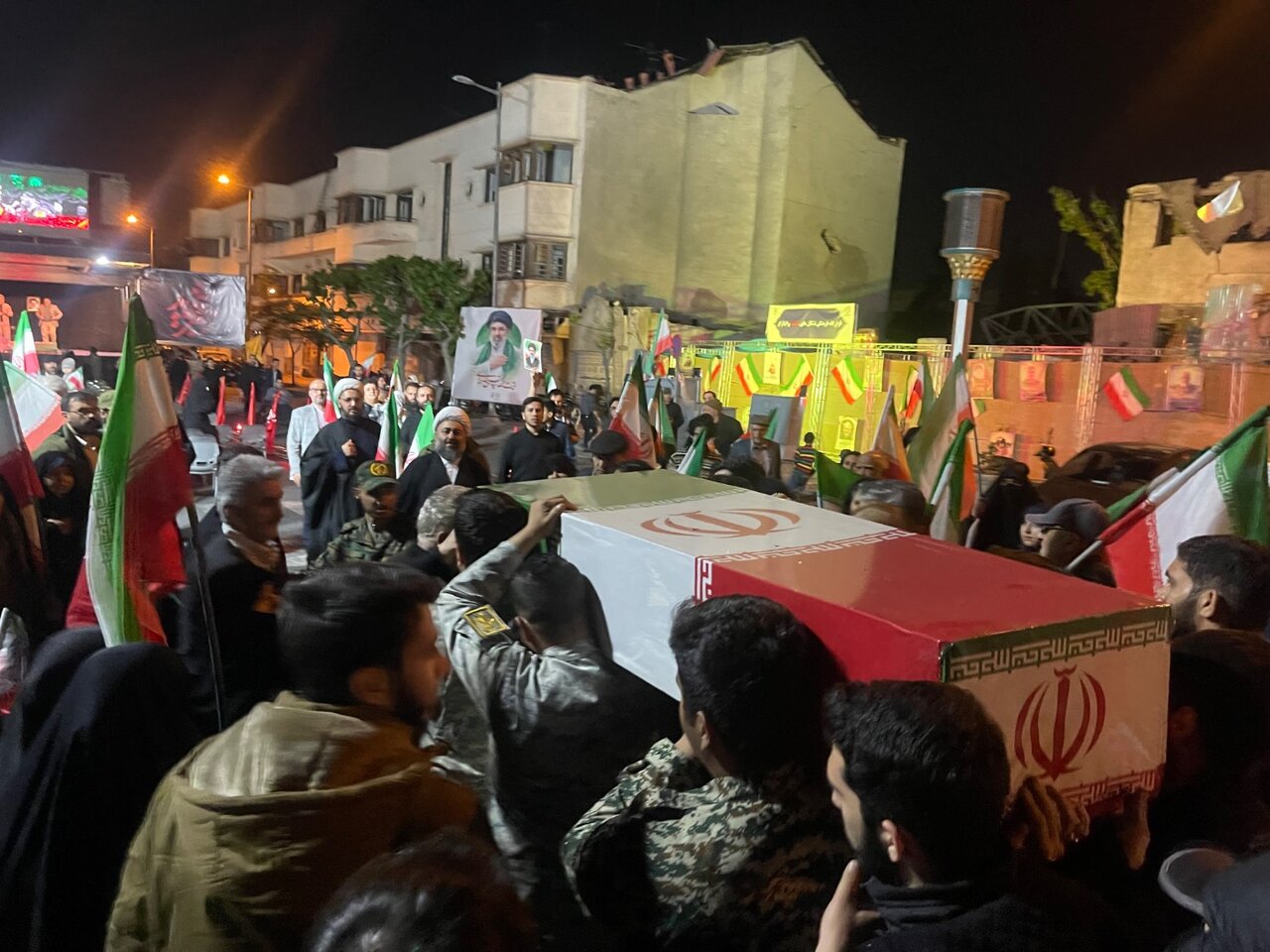 برگزاری مراسم تجمع مردمی تشکل‌های شاهد و ایثارگر در میدان بهارستان تهران