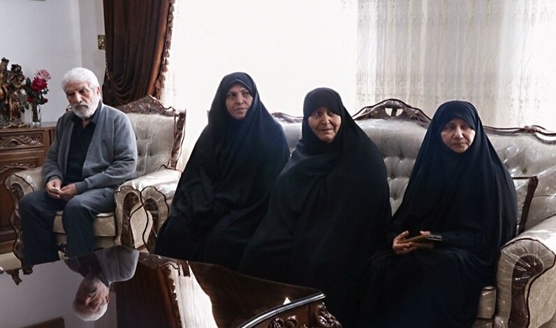 دیدار معاون تعاون بنیاد شهید با خانواده شهید «یونس نصیری»