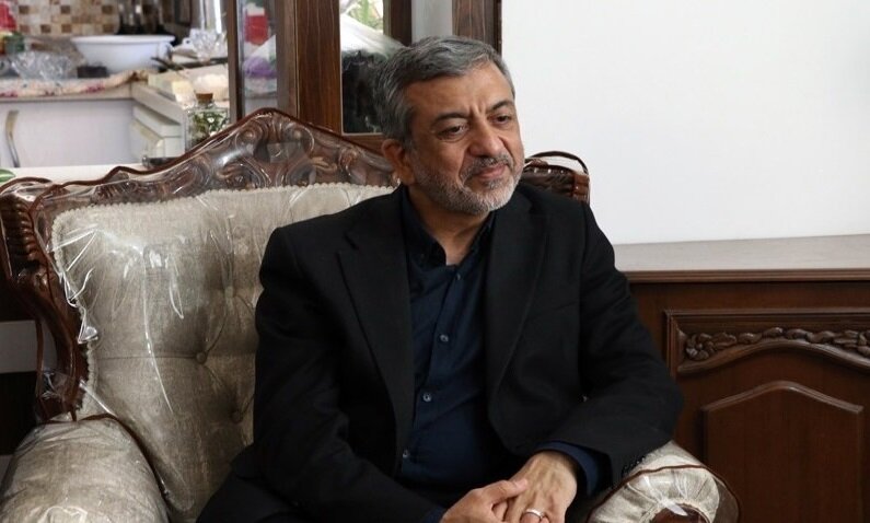 دیدار معاون تعاون بنیاد شهید با خانواده شهید «یونس نصیری»