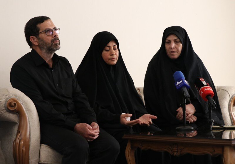 دیدار و تجلیل مسئولان بنیاد شهید از خانواده شهید «امیرحسین خوشبخت»