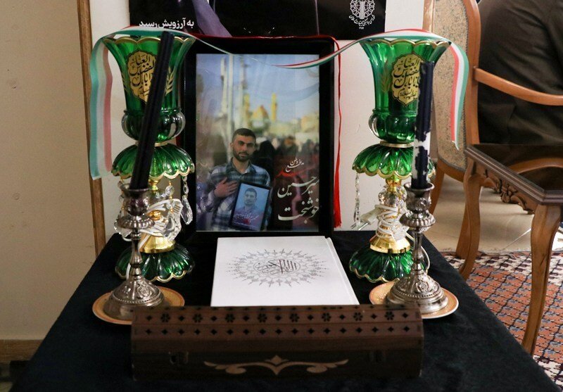 دیدار و تجلیل مسئولان بنیاد شهید از خانواده شهید «امیرحسین خوشبخت»