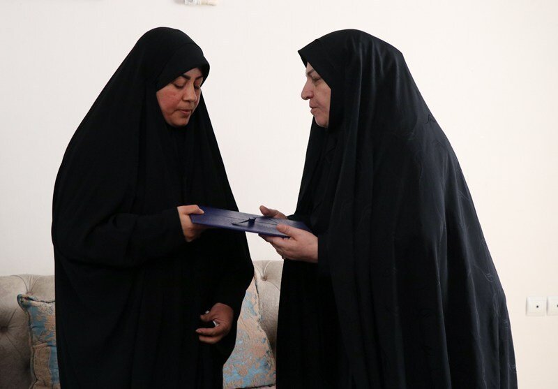 دیدار و تجلیل مسئولان بنیاد شهید از خانواده شهید «امیرحسین خوشبخت»