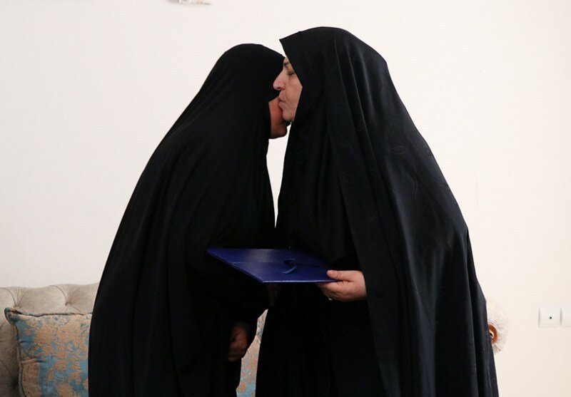 دیدار و تجلیل مسئولان بنیاد شهید از خانواده شهید «امیرحسین خوشبخت»