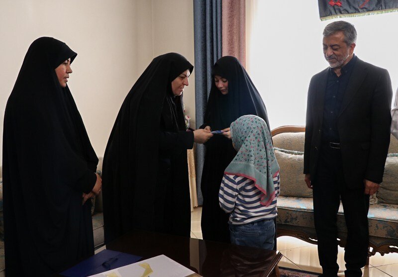 دیدار و تجلیل مسئولان بنیاد شهید از خانواده شهید «امیرحسین خوشبخت»