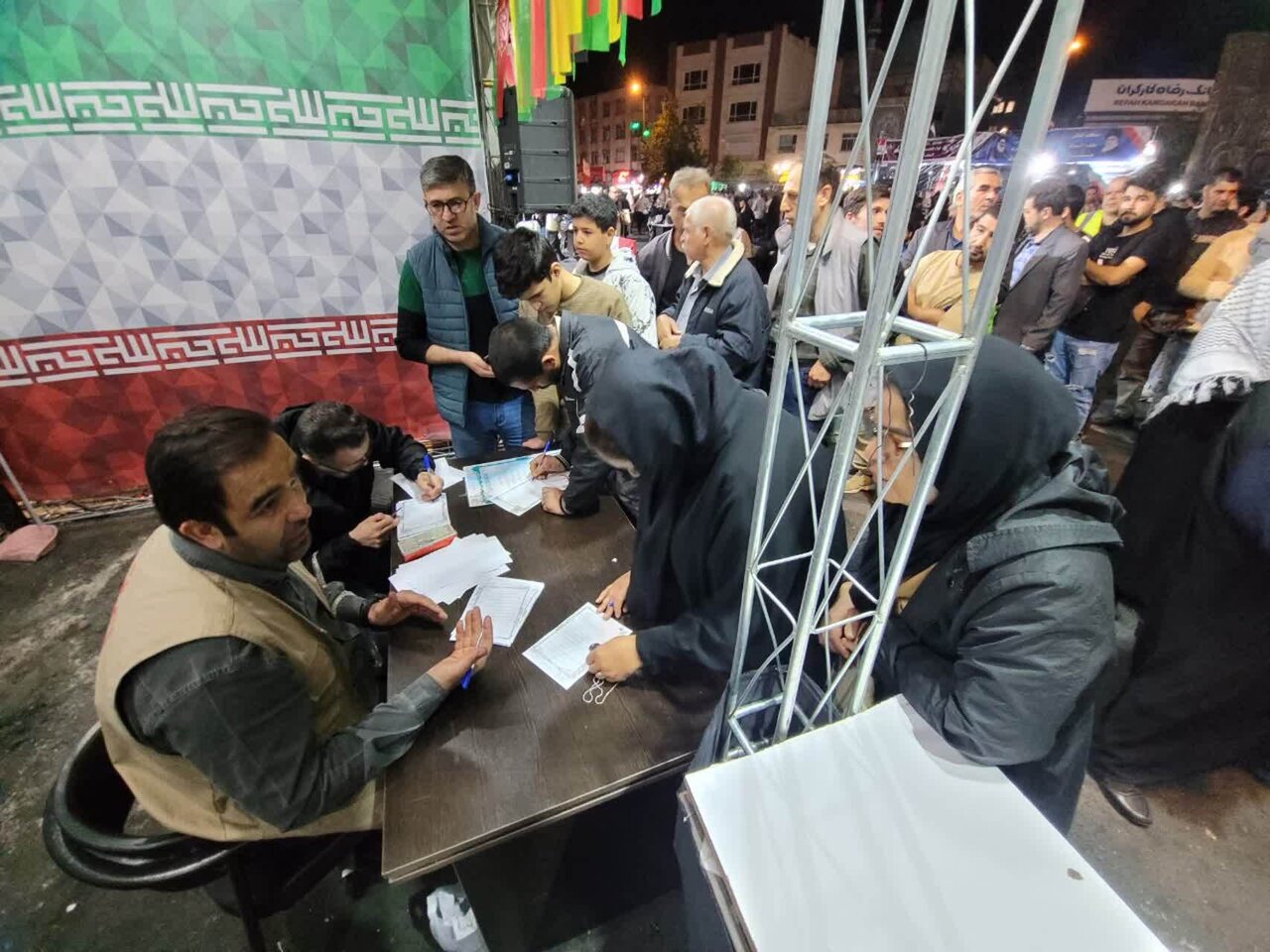 ارائه خدمات مختلف در موکب فرهنگی سلام شهید