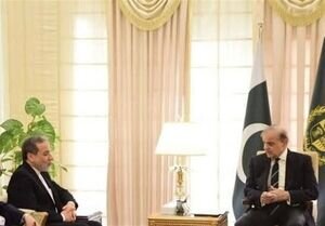دیدار عراقچی با نخست‌وزیر پاکستان