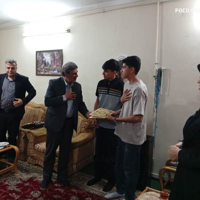 دیدار مدیرکل بنیاد شهید استان همدان با فرزندان شهدای جنگ رمضان