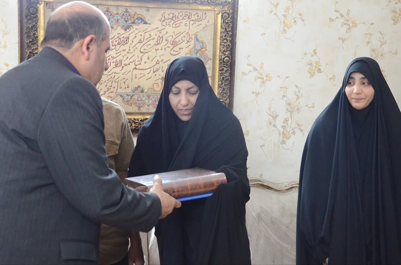 دیدار مدیران بنیاد شهید با خانواده شهدای جنگ رمضان