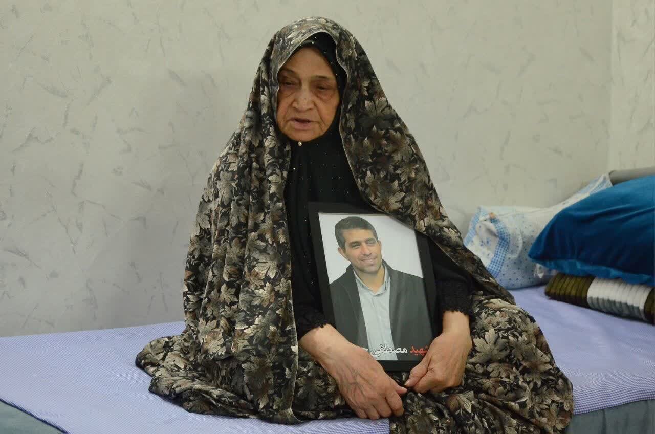 دیدار مدیران بنیاد شهید با خانواده شهدای جنگ رمضان