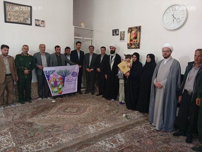 دیدار مدیرکل بنیاد شهید و امور ایثارگران استان همدان با خانواده شهید وحید عباسی در روستای بابانظر