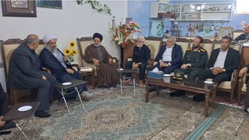 دیدار و تکریم از خانواده‌های شهدا در لنجان