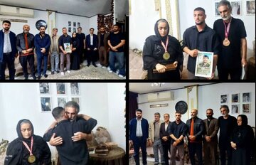 ملی پوش آزادکار نشان خود را به خانواده شهید جنگ رمضان اهدا کرد