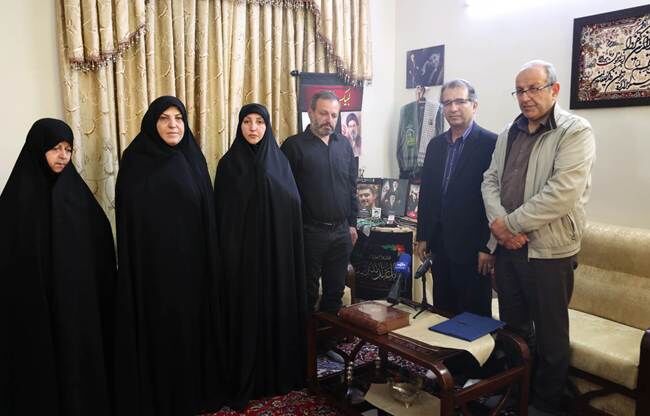 دیدار معاون تعاون و امور اجتماعی بنیاد با خانواده شهید سید عباس رسولی